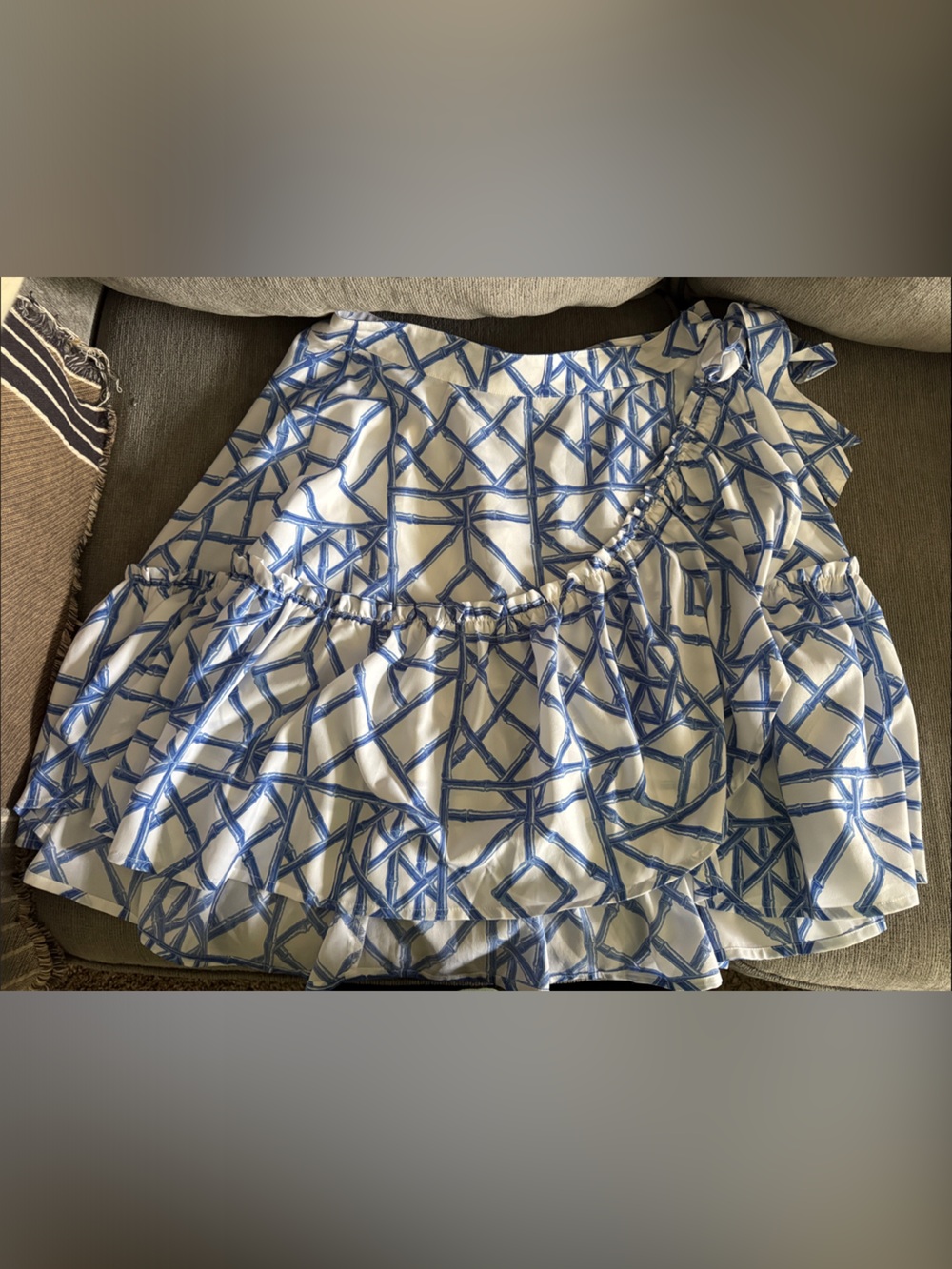 Vineyard Vines White Mini Skirt with Blue Bamboo Print